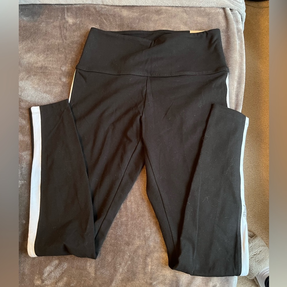 PINK size medium. High waist, full length leggings. NWT